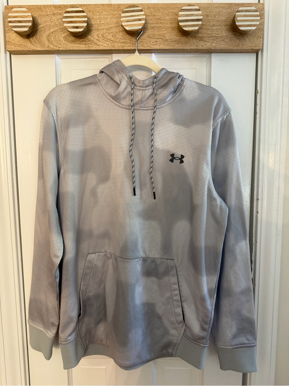 Under Armour Light Gray Pullover Hoodie Size Medium